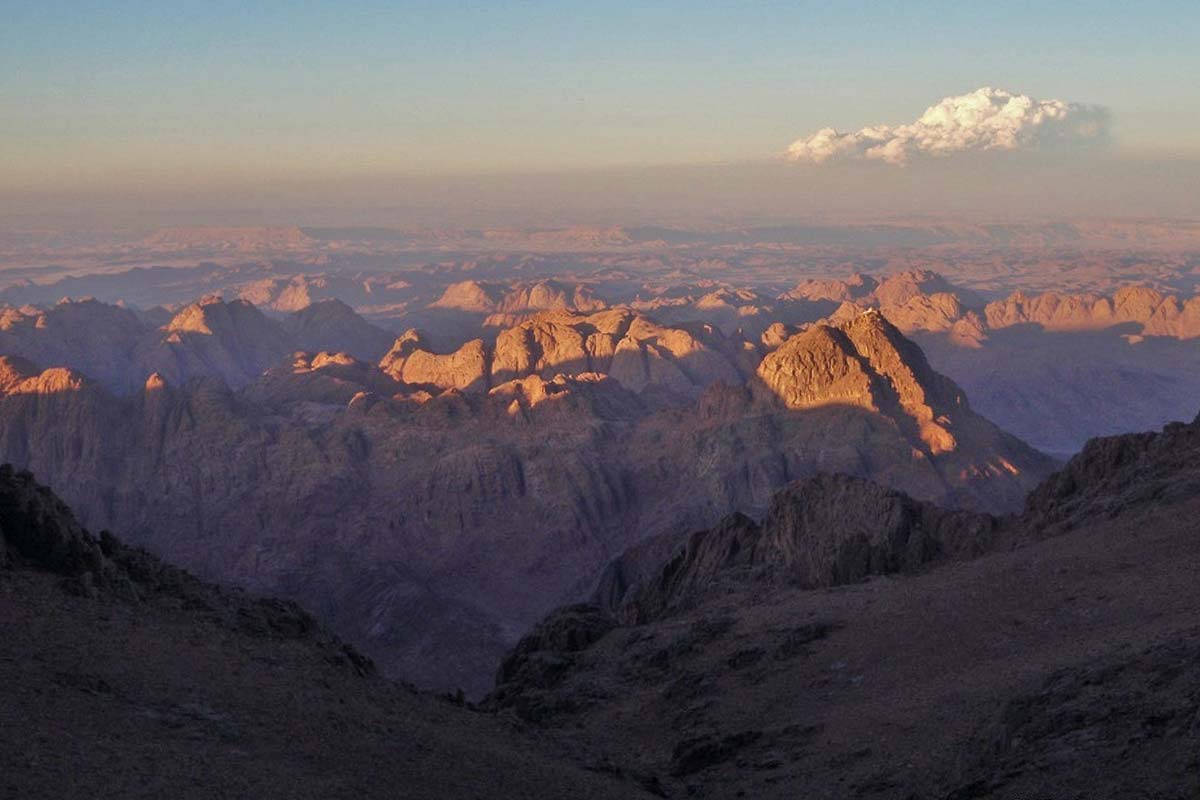 hiking and trekking in the Sinai mountains