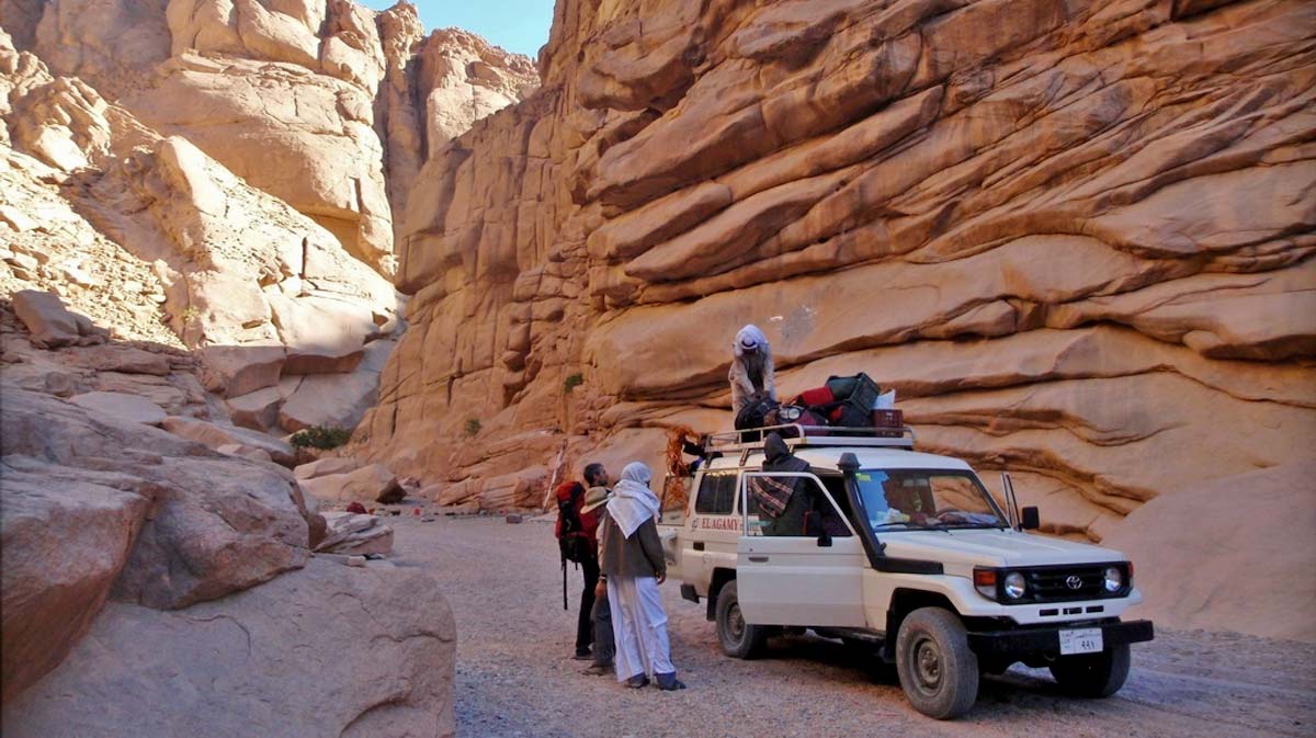 Hiking and trekking Mount Sinai