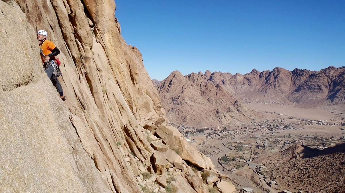 Hiking and trekking Mount Sinai