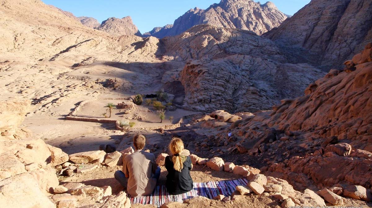 Hiking and trekking Mount Sinai